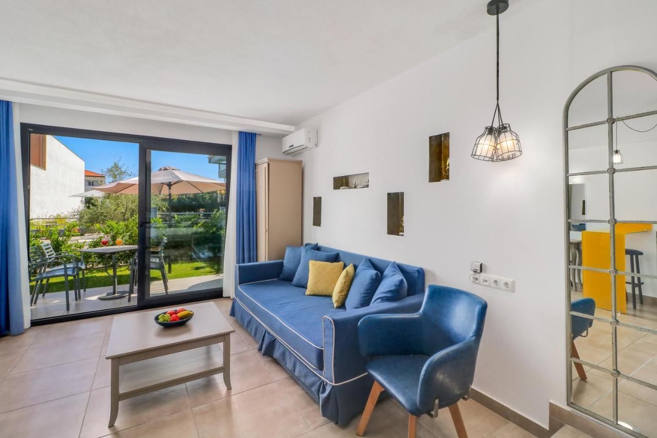 Theros Villas & Suites Chrysi Ammoudia Bagian luar foto