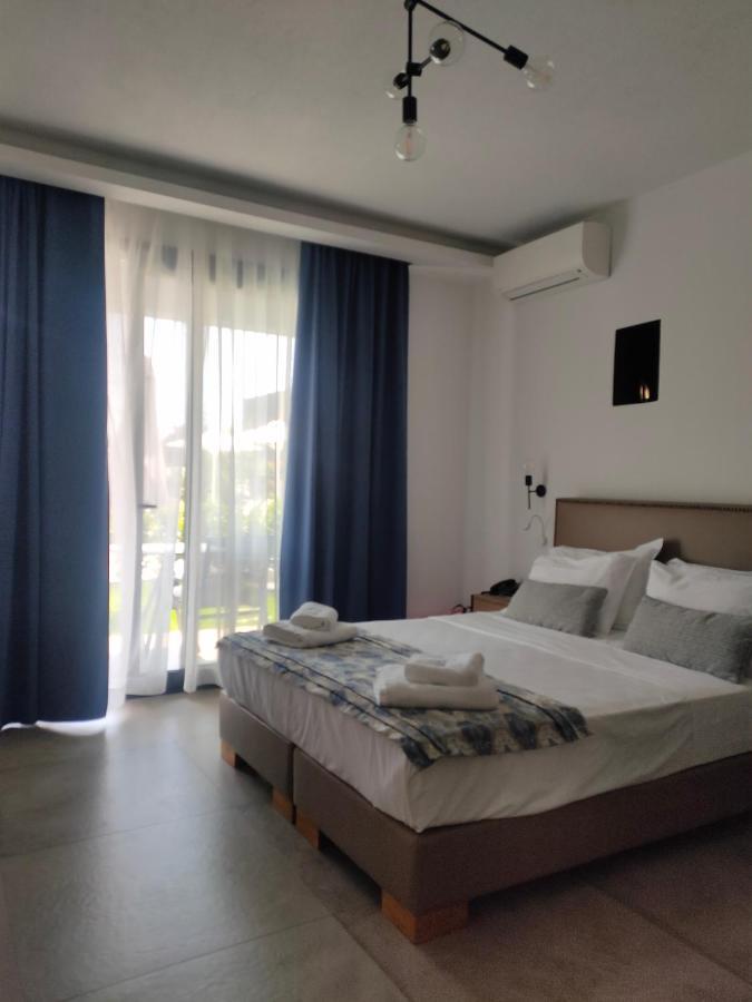 Theros Villas & Suites Chrysi Ammoudia Bagian luar foto